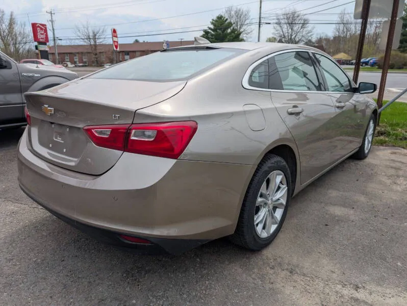 
								2024 Chevrolet Malibu LT full									