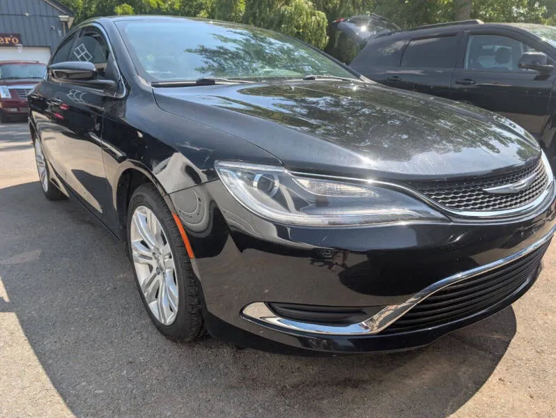 2015 Chrysler 200 Limited's photo